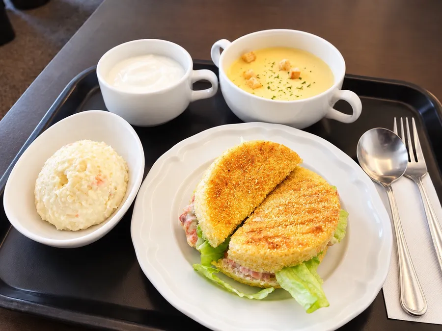 300円のカフェランチ
